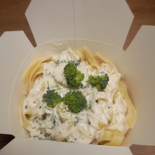 Śmietanowo-brokułowy z parmezanem + tagliatelle