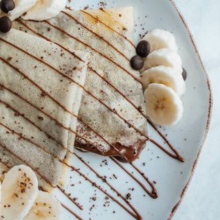NALEŚNIKI KLASYCZNE Z FIT NUTELLĄ I BANANEM NA ZIMNO