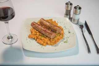 Iahnie de fasole cu carnati de porc