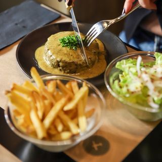 Hamburguesa La Royale Café de París al plato (220 Gr.)