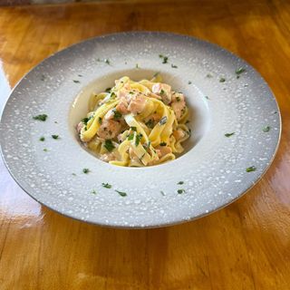 Tagliatelle al salmone e panna