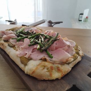 Pinsa Romana De Espárragos