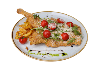 Snitel Milaneze cu cartofi prajiti