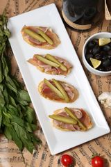 Тапаси с прошуто (120г)