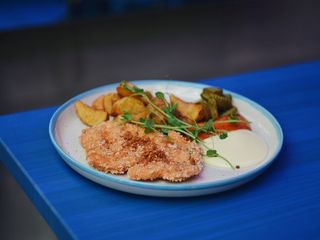 Шніцель курячий з картоплею (420g)