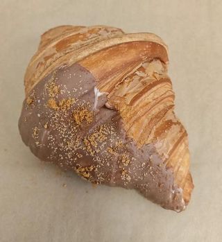Croissant mus ze śliwek + patissiere cynamonowy