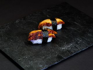 Nigiri de anguila (2 pzs.)