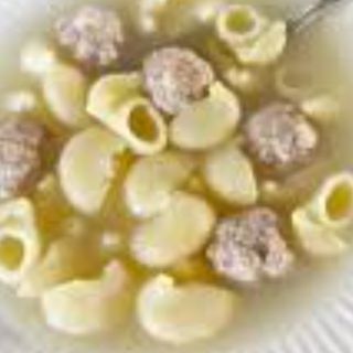 Sopa de "pilotes" de carne y galets