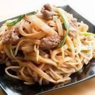 104 Fideo Especial De Arroz Salteado Con Ternera