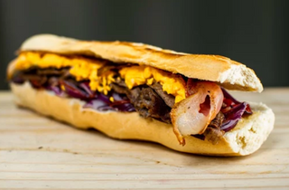 Bocadillo de bacon especial