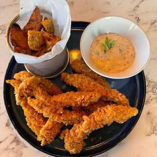 Crochete de pui cu sos special, catofi dippers,