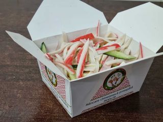 Salata surimi cu castraveti