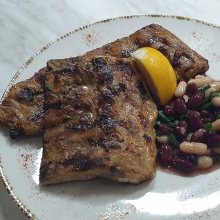 Ребърца с бобена салата (350г)