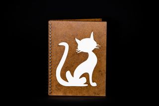 Agenda A5 din lemn cu pisica