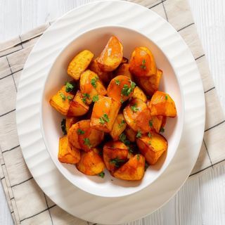tapa de patatas bravas