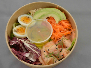 Salata sa dimljenim lososom 350gr