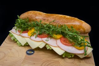 Sendvič s purećom šunkom i sirom mali