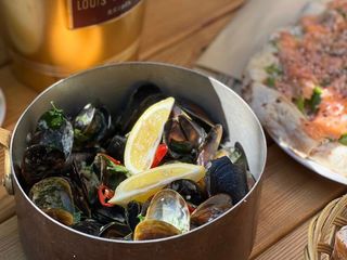 МІДІЇ У ВЕРШКОВОМУ СОУСІ, 500 г.