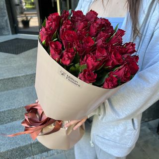 35 троянд в упакуванні