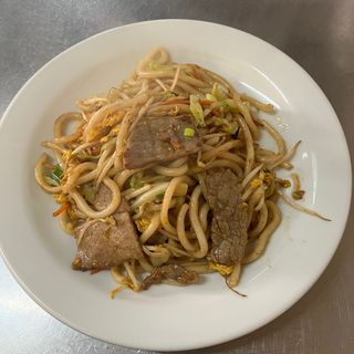 160. Udon saltato con vitello e verdure