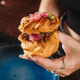 Zeppola salata ripiena di pulled pork