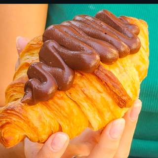 Croissant relleno de nata 