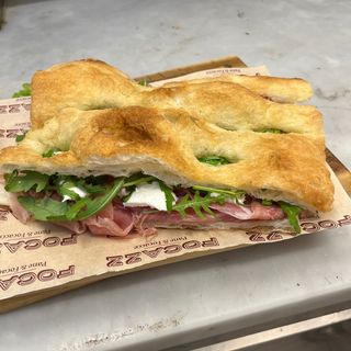 Prosciutto crudo, bufala o crescenza e rucola