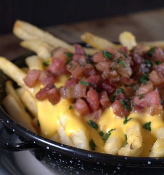 Extra cheddar y bacon (en patatas burger).