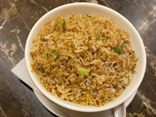 Arroz Frito Con Huevo Y Jengibre Con Cebollinos