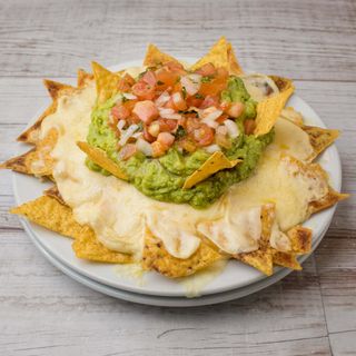 Nachos con guacamole