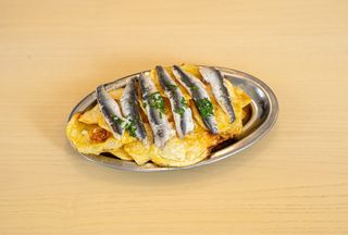 Boquerones en vinagre y papas fritas