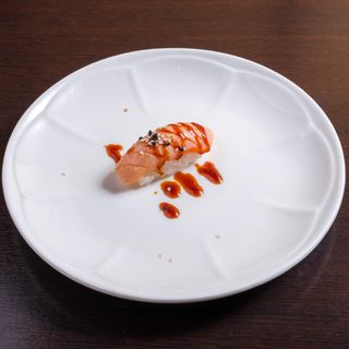 35. Nighiri Salmone scottato - 1 pezzo