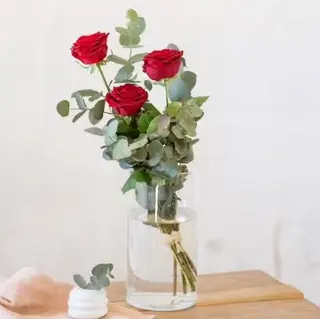 3 Rosas Rojas – Detalle con Amor