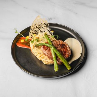 Biftek u sosu od bijelog luka i konjaka