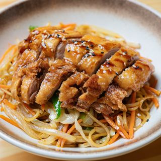 Yakisoba de Pato laqueado