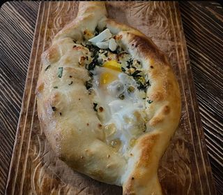 Хачапури по-аджарски со шпинатом