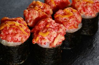 Запечений рол з лососем та креветкою