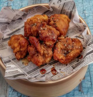 E58 Pollo Frito Vietnamita Con Salsa De Soja (5 Uds.)