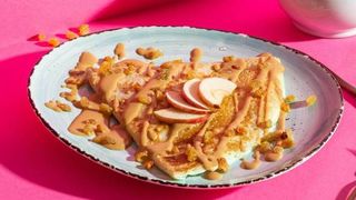 კრეპი კარამელით,ვაშლით და ქიშმიშით