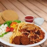 Plato Con Falafel Con Pan Y Carne Mixta