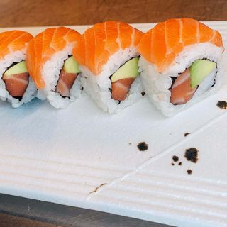 Salmón uramaki (8 pzas.)