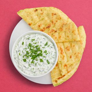 Tzatziki con pan de pita