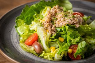 Зелена салата с риба тон (260г)