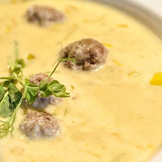 Pulpeciki wołowe z sosem koperkowym 