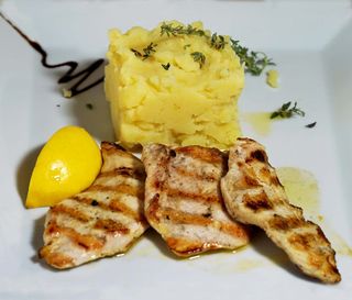 Пилешко филе с диворастящи гъби (400г)