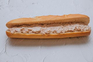 Bocadillo De Bonito Con Mahonesa