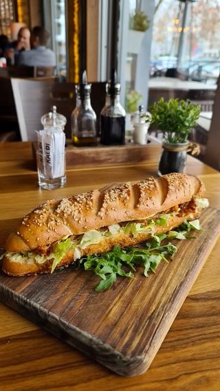 Bavarski sendvič sa BBQ rebarcima