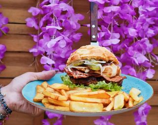 BURGER GÓRAL.