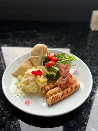 Скрамбл з нюрнгберськими сосисками