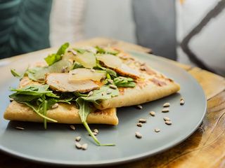 Naleśniki z kurczakiem i gruszką